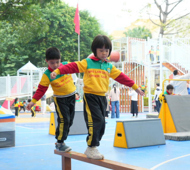教師先行課程浸潤家園校協同構建起三位一體的幼小聯接機制