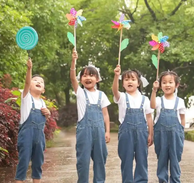 教師先行課程浸潤家園校協同構建起三位一體的幼小聯接機制