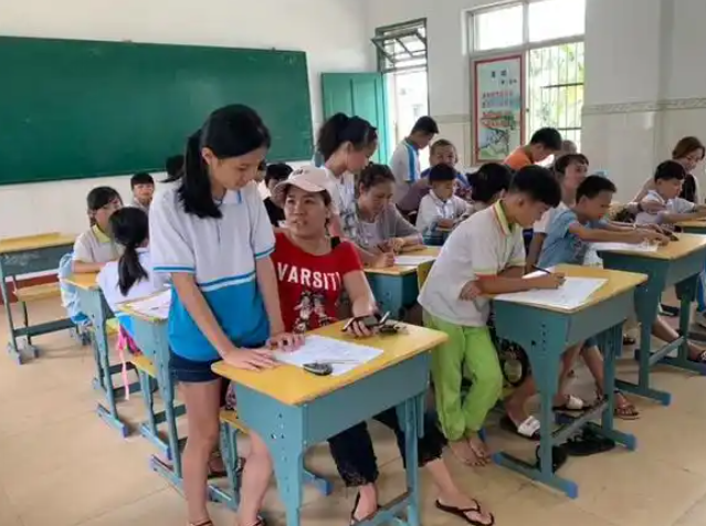 大力推動青藍團隊班主任團隊等團隊建造著力打造團隊文明 大力推動青藍團隊班主任團隊等團隊建造著力打造團隊文明