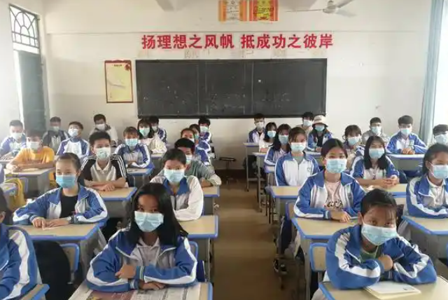 分層分類豐厚多樣的選修課程形成體現(xiàn)校園辦學(xué)特色的課程系列