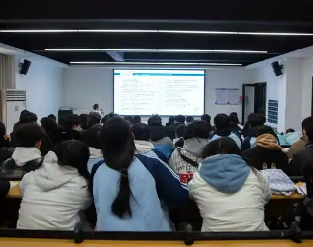 愛是一劑良藥就讓我們把愛的火炬傳遞給學生為愛插上翅膀