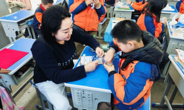 愛是一劑良藥就讓我們把愛的火炬傳遞給學生為愛插上翅膀