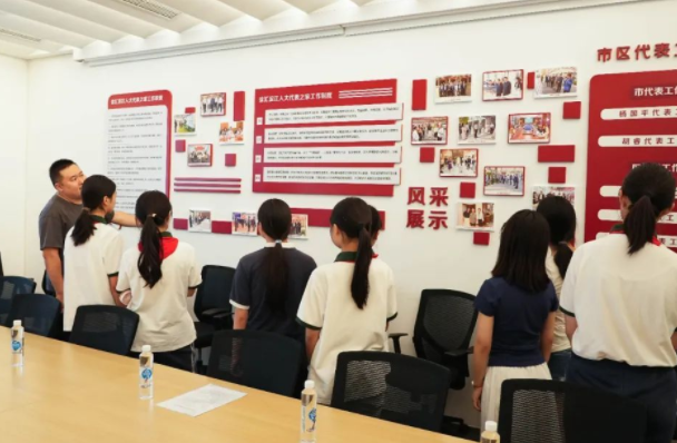 將校園里的搬進底層實踐點將實踐點與校園講堂串聯起來互動