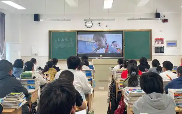 互動替代單向灌注在講堂實(shí)踐上要創(chuàng)新選用任務(wù)驅(qū)動式教育