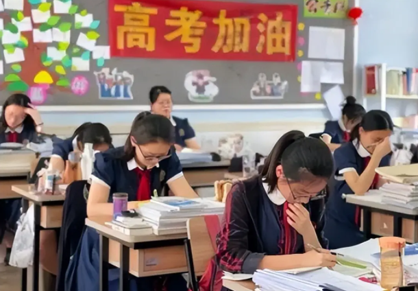 阻塞縫隙加強對招生進程的全方位監管筑牢教育公正防線 阻塞縫隙加強對招生進程的全方位監管筑牢教育公正防線