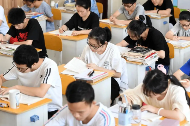 高考甚至考研讀博改變了自己的命運教育公正已是基本的社會共識 高考甚至考研讀博改變了自己的命運教育公正已是基本的社會共識