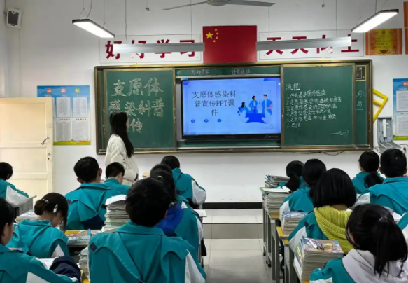 小小設計師用廢舊紙盒搭建未來之家讓思維的種子在現實土壤中扎根 小小設計師用廢舊紙盒搭建未來之家讓思維的種子在現實土壤中扎根