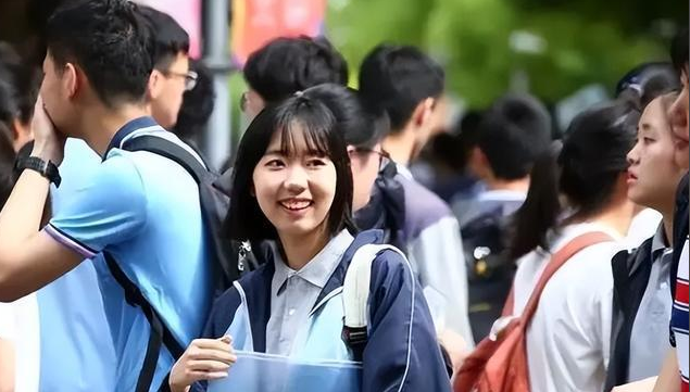 言傳身教老師根據本身經歷形成的共同個人魅力與鮮明教育風格 言傳身教老師根據本身經歷形成的共同個人魅力與鮮明教育風格